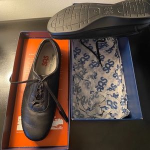 SAS black traveler sneaker SZ 9.5 N
